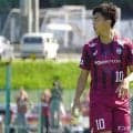 プレミアを席巻するクリムゾンレッドのしなやかなスナイパー。ヴィッセル神戸U-18・川端彪英がJ1のピッチで感じた新時代の胎動 【NEXT TEENS FILE.】