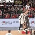 バケモノかよ！ 広島サンダーズ・西本圭吾、最高到達点355cm…“まさかの超人的ジャンプ”　ネットの上から叩き落とす“鉄壁ブロック”