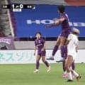 「かなりの量が…」鈴木優磨、顔面出血…京都DFと激突→執念のプレー続行にファン騒然「フラついてる…」「さすがに心配だ」