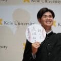 指名後の記念撮影で…持ち込んだ一枚に「何で？」　ツッコミ殺到「ほぼ、遺影じゃん」