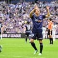 Ｊ１広島　浅野拓磨が待望の復帰後初ゴール！今夏、欧州から１０年ぶりクラブ復帰「待たせたなと」ジャガーポーズも披露し、大勝に貢献