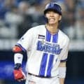 初回初球の死球で再び騒然　ＤｅＮＡ度会の左太もも裏をソフトバンク・上沢のツーシームが直撃　痛みをこらえて一塁へ