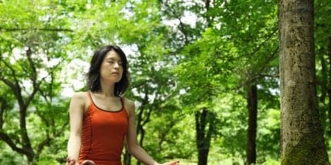 「マインドフルネス」の一般化で瞑想が身近に！ 生活に取り入れやすいヨガにおける瞑想の効果と方法とは？