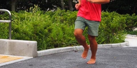 裸足でのフルマラソン日本記録をマーク！ 高岡尚司に聞く“ゼロベースランニング”の考え方