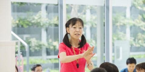 子どもは夢中に、親は感心。内村周子が教える体操教室が大人気なワケ