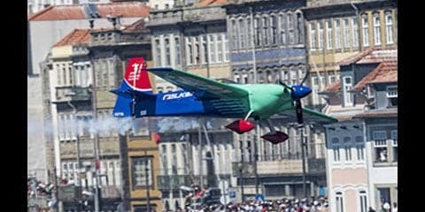 エアレース室屋義秀、最強ライバルを叩くチャンスも返り討ちで無念！