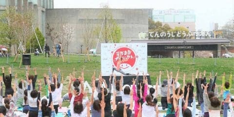 GWは芝生でリフレッシュ！大阪・天王寺公園「てんしば」でLAVAがチャリティヨガイベント開催