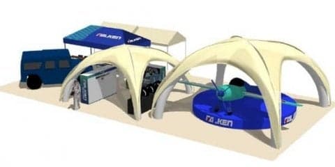 レッドブル エアレース千葉大会で室屋義秀が操縦する機体の模型を展示