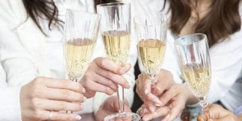 男性より病気のリスクあり！女性の健康と飲酒の関係