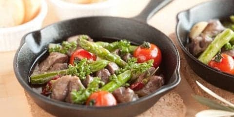スキレットや鉄鍋を使うだけでこんなに変わる！効果的に鉄分をとる方法