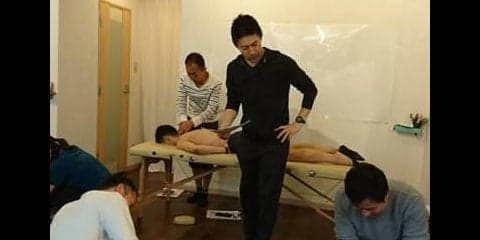 腹痛に悩むランナーを救えるか。筋膜の緩和が改善のカギだ