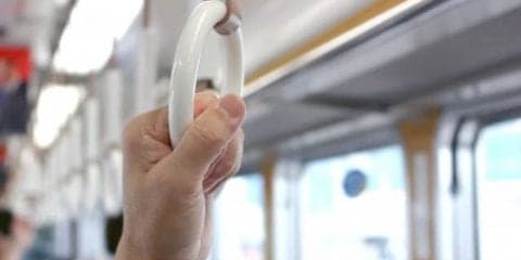 真夏の電車でも爽やかに！男性の美も1日してあらず、継続は力なり。