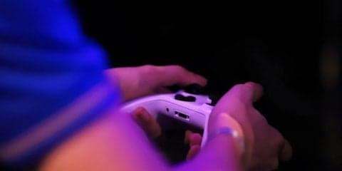 【eスポーツ選手向けセルフケア動画コラム#09】動悸・不安感情を抑えるツボ「曲沢（キョクタク）」