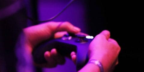【eスポーツ選手向けセルフケア動画コラム#11】肘の痛み・前腕の痺れに効くツボ「小海（ショウカイ）」