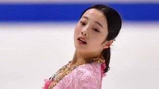 本田真凜、前後180度開脚の“軟体ショット”に驚きの声「体柔らかすぎ！」「美しい」
