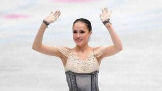 ザギトワ、愛犬マサルと外を眺める“窓際の2ショット”に反響「マサル、凄く可愛い」