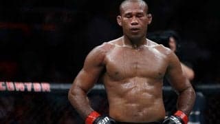 厳戒のUFCに衝撃　選手が試合前日にコロナ陽性、計量はマスク＆手袋で登場も…