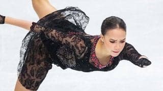 ザギトワの衣装がキラキラ　シースルーの司会姿に大反響「美少女がアートを生み出す」