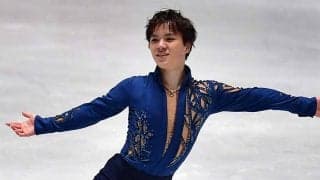 宇野昌磨が23歳誕生日　豪華ケーキ＆愛犬との祝福ショットに反響「4兄弟仲良くね」