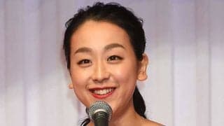 浅田真央、現役女王と初対面の“舞台裏2ショット”にファン興奮「顔小さい」「豪華」
