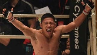 井岡一翔と王者共演　堀口恭司の“背中合わせショット”にファン注目「年末の勝者達」