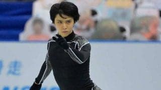 羽生結弦、米選手とダブルピースの“美男美女3ショット”に海外反響「愛くるしい」