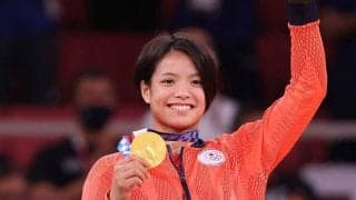 阿部詩、おでこ隠したイメチェン新ヘア披露　ファン反響「別人に見えた」「お似合い」