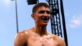 198cm70kgの規格外ボクサー、避けきれない“伸びる左”に米驚愕「もう少しで首飛ぶ」