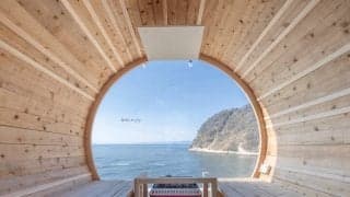 BILLABONG × ONE SAUNA × surfers 海とひとつになれるサウナ「BILLABONG BARREL」