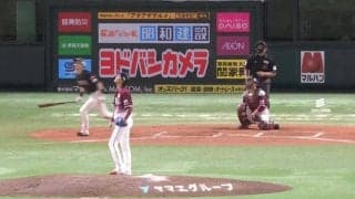 球場騒然！打たれた投手が呆然… 観客もビックリした“まさかのフルスイング” 爆速走塁だけじゃない ソフトバンク・周東がプロ初満塁弾を叩き込む瞬間