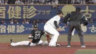 “世界最速レベルの男”はテクニックもスゴい！ 牽制されたのに盗塁成功したソフトバンク・周東の神走塁→天才的スライディングが炸裂した瞬間