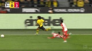危険タックルで止めるしかない！“世界最速級”の驚速ドリブルで5人ブチ抜いた　最高時速36キロ超の“ブンデス最速王”アディエミが1人でバイエルン守備陣を切り裂いた瞬間