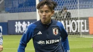 「おおー！」久保建英の鋭いスライディング・タックルにチームメイトも感嘆の声！華麗なボールタッチも含めミャンマー戦に向けて軽快な動き【日本代表】