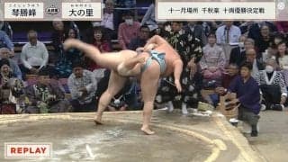 土俵から行司が消えた…十両優勝決定戦で起こった珍事 「よく逃げたw」「行司さんもお疲れ様」ファン称賛の一コマ