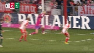 まるでW杯のジャガー浅野拓磨！“神コース”に意表を突いた強烈ゴールが突き刺さった瞬間　バイエルン守護神が絶望した衝撃の“ニア上シュート”