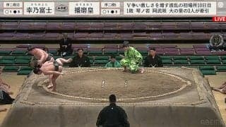 物言いする？しない？微妙な一番に審判の親方衆が無言の目配せ なんとも言えない雰囲気が漂う土俵周辺
