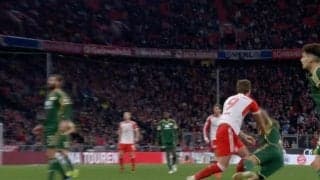 「この試合怖すぎる」「2回目の乱闘！」激しい体当たり→ブチギレて柔道技ばりにブン投げる瞬間　メンチ切り合いからの乱闘勃発にスタジアム騒然