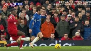 大ブーイングの嵐 「ネイマールかよ！」 “リバプールの敵”疑惑の審判が紙一重のジャッジを下した瞬間　接触はあった？ボックス内での転倒シーン