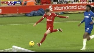 世界が騒然！「エグい神パス」「鳥肌立った」驚速キックから一直線の“高速弾丸クロス”が炸裂した瞬間　“リバプールの超新星”の衝撃アシスト