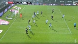 「サッカーIQ高え」「完全に崩したな…」スポルティング守田英正が一瞬で“神ポジショニング”→ふわりと浮かした“技ありクロス”を炸裂した瞬間　ゴールを演出した違いを作り出す攻撃