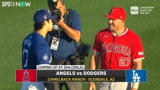「大谷さんの体の預け方が弟になってる。泣いてまう」大谷翔平、現地カメラが捉えていたトラウトとの“胸アツ”場面に反響 「2人合わせて5タイムMVP」実況も感慨深げ