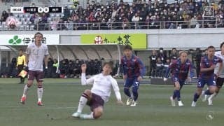 「なんでやねん！！」神戸・大迫勇也が半端なくスベッてスタジアム中が大騒ぎ　緊張高まる先制チャンスの絶好機にド派手にズッコケ本人呆然、相手ゴール裏は大歓喜の珍場面「何が起きた」「珍しい」