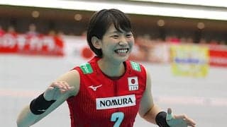 古賀紗理那、引退会見で夫・西田有志と“幸せいっぱい”のツーショット撮影　ファンも「一生推せる夫婦」と賛辞