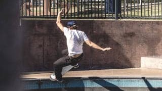 二刀流ライダーのジャガー・イートンをパリ五輪銀メダリストへ導く。彼のライディングを足元で支えた「CARIUMA」のスニーカー。