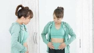 座り方変えるだけ！気になるポッコリ下腹がスッキリする正しい姿勢とは