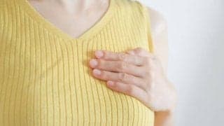【医師に相談】乳房の痛みの原因とは