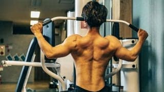 初心者必見！ラットプルダウンの落とし穴と背中に効かせるコツをプロが伝授