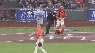 ウソでしょ…？ 大谷翔平、爆速場外弾で“異変”「ドン引き」 被弾した相手投手のリアクションが話題に「無慈悲すぎる」