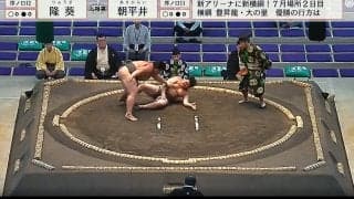 15歳の新鋭力士が衝撃の“一撃” 懐に飛び込んだ相手を吹っ飛ばす劇的決着「強い」「入りすぎた」驚きの声