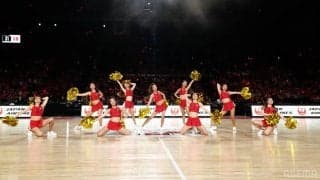 「美しい」バスケ日本代表チアの“華麗ダンス”が話題！「笑顔が素敵」「キレキレだ」“アカツキヴィーナス”が前転や足上げでアリーナ盛り上げ【バスケ男子日本代表】